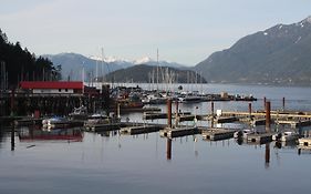 The Classic Horseshoe Bay Motel